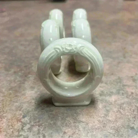 Set of (5 )Vintage White Ceramic Porcelain Napkin Rings Holders Table Decor - Picture 1 of 6